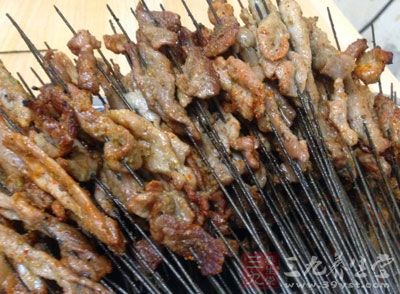 吃烤肉时如果搭配可乐,还会有导致骨癌的危险 吃烤肉时如果搭配可乐,还会有导致骨癌的危险