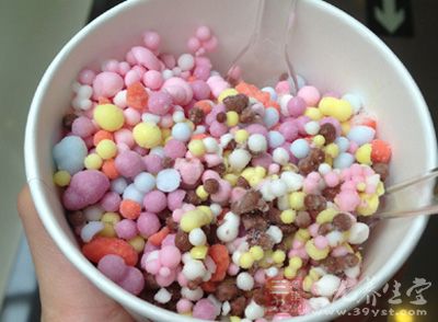 跳跳糖是1974年开始出现在美国市场上的创新糖果 跳跳糖是1974年开始出现在美国市场上的创新糖果