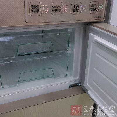 白雪蜜瓜长时间放在冰箱中容易冻坏、冻伤 白雪蜜瓜长时间放在冰箱中容易冻坏、冻伤