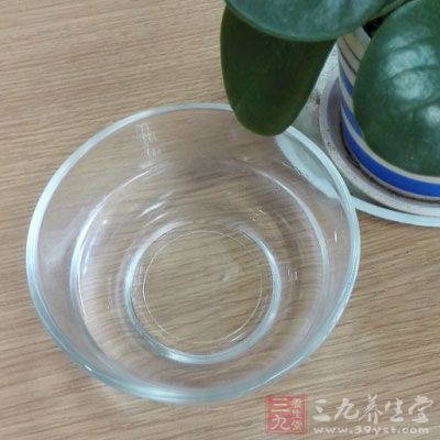 将火调旺，煮到水和醋基本蒸发大约8分钟