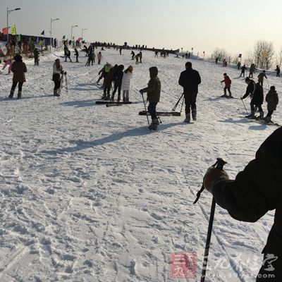 形成以冰雪文化、深坑景觀特色為主題的旅游度假綜合體