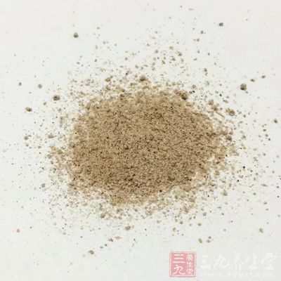 不妨將鹿茸磨成粉末在睡覺之前用開水或鹽開水沖服