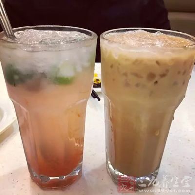 很多家長模模糊糊的知道喝飲料不好