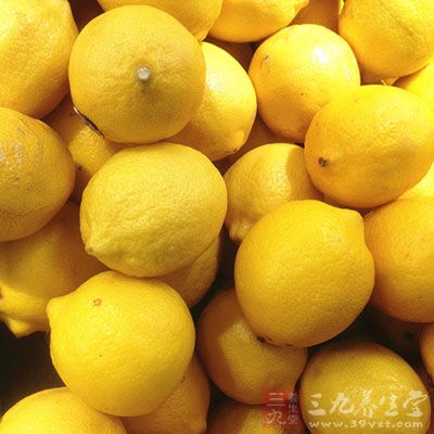 柠檬不仅具有瘦身功效，同时也有美白祛斑的美容效果