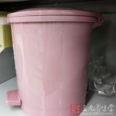 厕所里放纸篓会大大增加细菌繁殖的速度