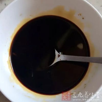 鲢鱼500克，番茄酱100克，醋5克，白砂糖5克