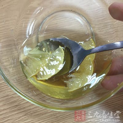 蜂蜜還有增強腸蠕動的作用，可顯著縮短排便時間