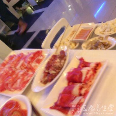 同时补充些维生素C，以促进铁的吸收