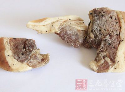 所以他就連續(xù)連個(gè)個(gè)月每天都吃臘肉