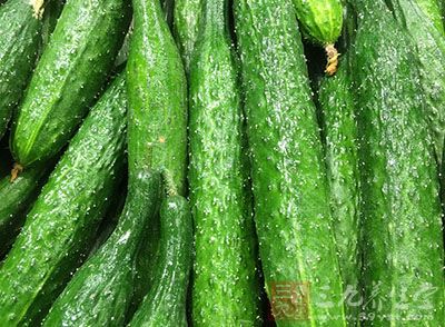 不溶性纤维，一方面可以促进肠胃蠕动