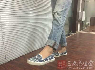 快走易于掌握。其次,快走不受时间和场地的限制 快走易于掌握。其次,快走不受时间和场地的限制