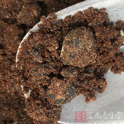 鸡蛋10个，啤酒1罐，老抽少许，生抽适量，红糖适量，大料2块，桂皮1块