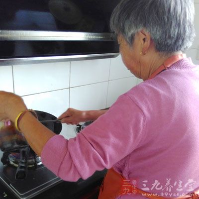 厨房装修材料除了应防水防火以外,操作台面选择放射性低的也非常重要 厨房装修材料除了应防水防火以外,操作台面选择放射性低的也非常重要