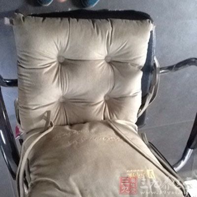 尽量选择在夏秋季装修，较高的气温和干燥的空气有利于苯及苯系物的挥发和扩散