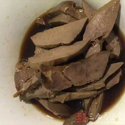 加强营养，增加含铁丰富的食品：如肝