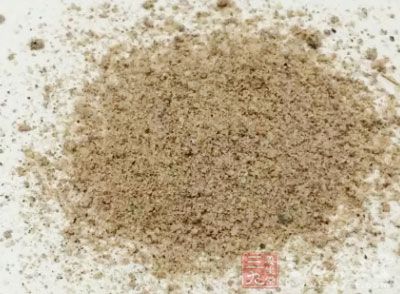 鱼浆300g，肥猪肉100g，水150g，鸡粉6g，太白粉40g，胡椒粉5g