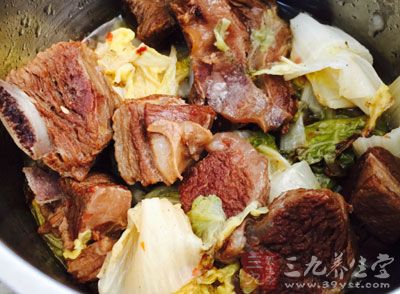 有的经营业户在加工制作羊肉汤时使用禁用的化学合成物质“羊肉精”