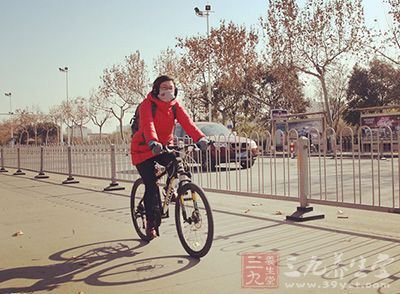 正确的姿势是身体稍前倾 正确的姿势是身体稍前倾