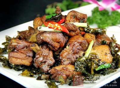 鸭肉性凉 可补阴退热 鸭肉性凉 可补阴退热