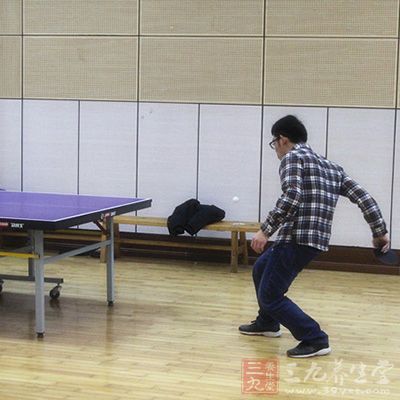 乒乓球技巧 学习乒乓球必须掌握的技巧(3)