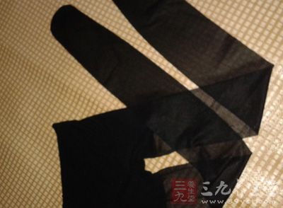 裤袜是近年来潮流女性的搭配单品