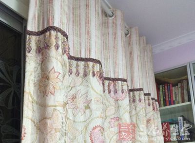 选用防噪性能好的窗帘