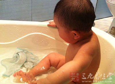 这么个小小的洗澡事情,究竟隐藏着多少知识呢 这么个小小的洗澡事情,究竟隐藏着多少知识呢