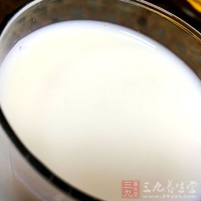 酸奶中的乳酸桿菌能抑制和殺死腸道里的腐敗菌