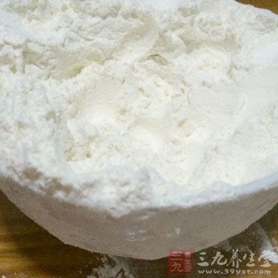 白酒30克，小麦面粉50克，豌豆淀粉100克