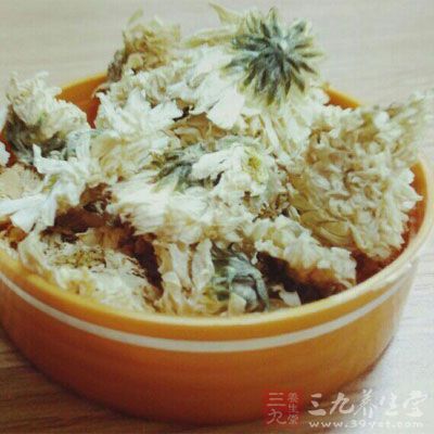 配方：菊花6克、薄荷6克