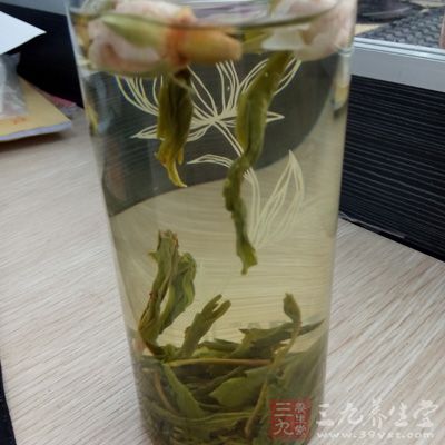 绿茶富含了红茶所没有的维生素C
