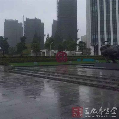 天气回暖，降水量逐渐增多了