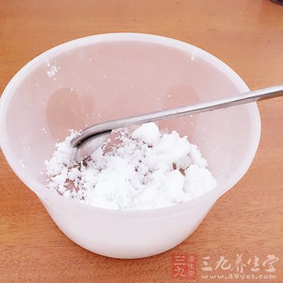 柠檬叶2片，加白糖，泡茶饮