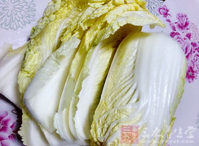 食用腐烂的大白菜后,会使人缺氧而引起头痛 食用腐烂的大白菜后,会使人缺氧而引起头痛