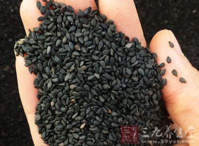 糯米粉300克，黑芝麻300克，白砂糖150克