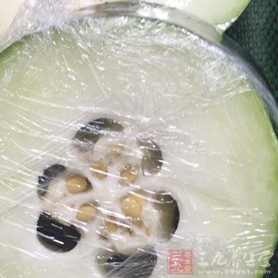 冬瓜皮蚕豆汤能除湿、利水、消肿