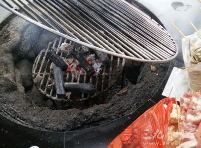 经过烧烤,食物的性质偏向燥热 经过烧烤,食物的性质偏向燥热