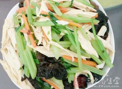 一定能发现许多大大小小的卤菜店 一定能发现许多大大小小的卤菜店