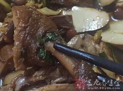 从现代营养学观点来看,豆类与猪肉不宜搭配 从现代营养学观点来看,豆类与猪肉不宜搭配