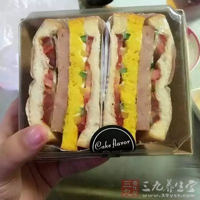 主要食物的摄入量不足