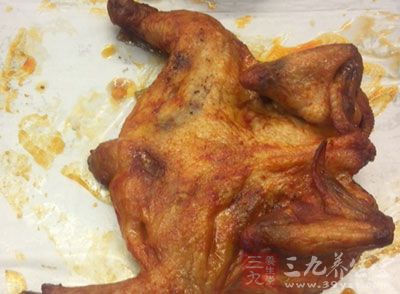 鸡的功能温中、益气、补虚，故鸡是一种很好的滋补性食物