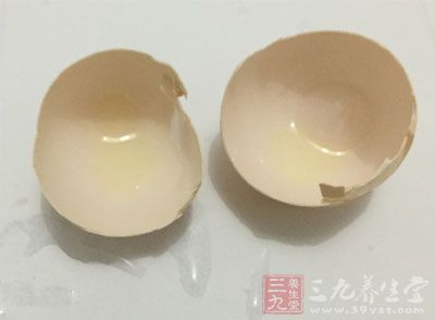 使用蛋壳泡醋是很有效的补钙方法
