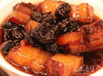 导致肝细胞内脂肪堆积过多所致