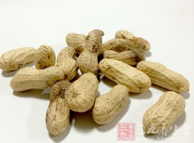 花生500克，盐3/4茶匙，五香粉1/2茶匙，细盐一盒1000克