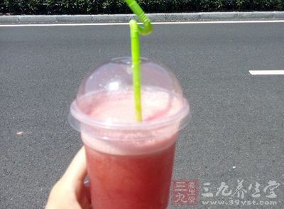 每日喝1杯西红柿汁或经常吃西红柿