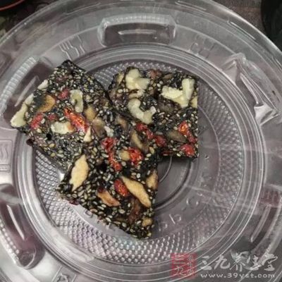 加入阿胶适量,待溶化 加入阿胶适量,待溶化