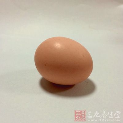 鲜鱿鱼2条，鸡蛋2个，面粉150克，面包屑300克