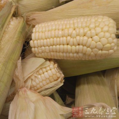 玉米中含有大量植物纤维及大量赖氨酸