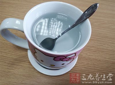 服用此类药物后，更要多喝水