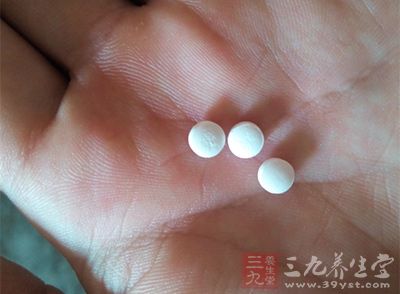 哺乳期内，你一定要提醒太太不能乱服药